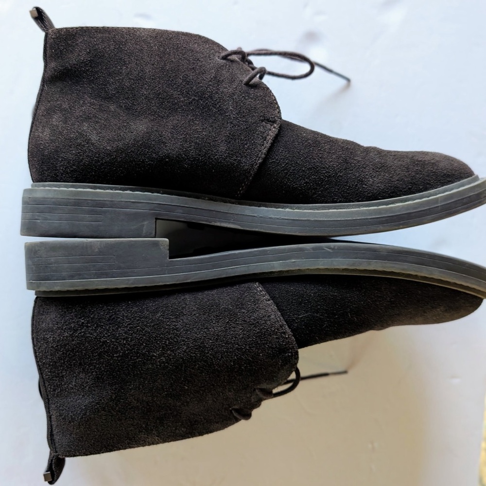 Calvin Klein Suede Jae Chukka Boot Shoes
Mens Size 7.5